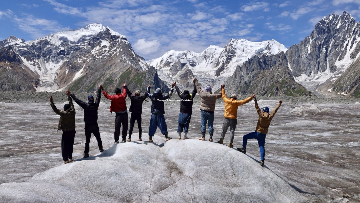 snow lake and hispar la trek