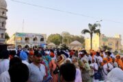 Pilgrimage offering their visit at the Gurdwara