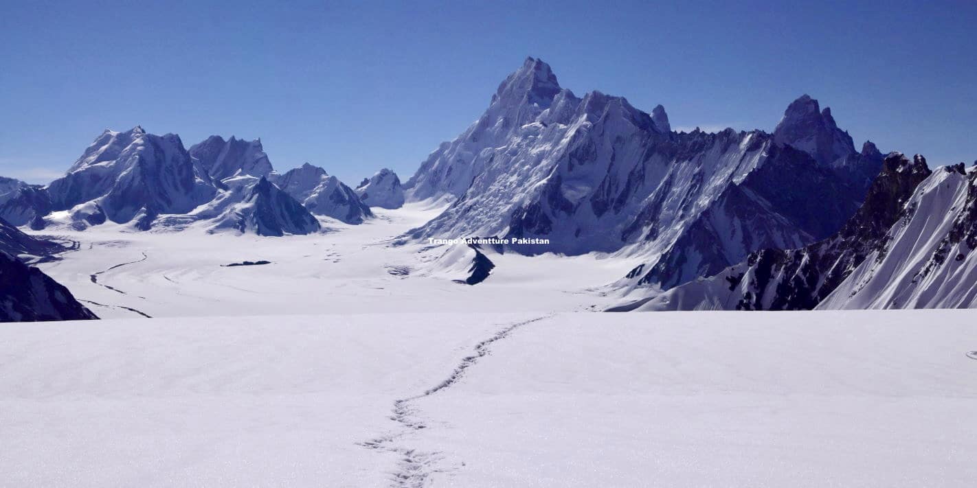 Snow lake hispar la trek